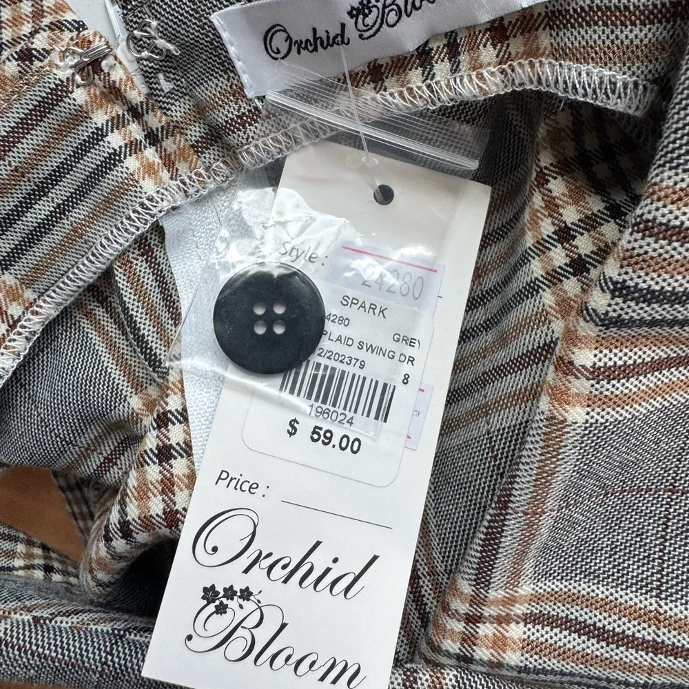 Elegant Gray Plaid Midi Dress with Button Details - Picture 5 of 7